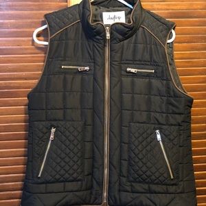 Light weight puffer vest